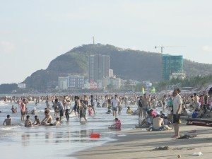 bien vung tau dong khach du lich vao dip le