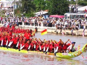 du lich soc trang tham du le hoi dua ghe