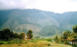 Hon dao nho Pulau Samosir