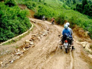 Tren duong phuot - du lịch Nam Phuong