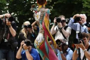 Du lich tham gia le hoi Body Painting