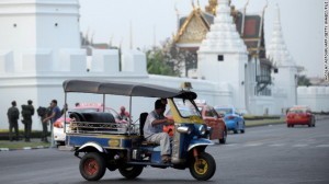 Phuong tien di lai tuk tuk