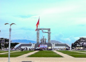 Quang truong dien ra le hoi Nho - Vang