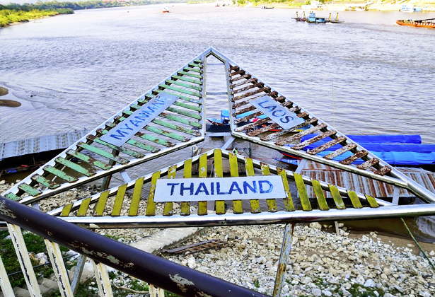 hinh anh bieu tuong tam giac vang